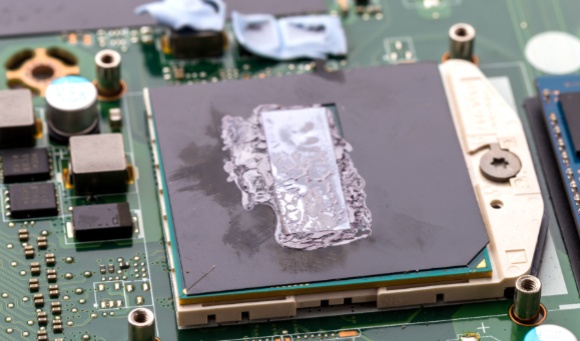 Choosing the Right Thermal Grease: The Hidden Enemy Behind LED Overheating