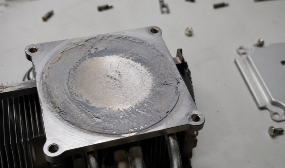 Why Thermal Grease Fails: Aging, Pump-Out & How to Prevent It